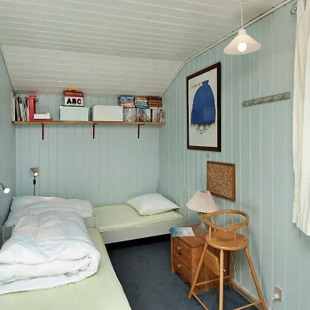Dom wakacyjny Three-bedroom Holiday In Henne 9 *