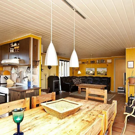 Three-bedroom Holiday In Henne 9 *