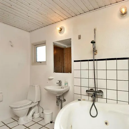 Three-bedroom Holiday In Henne 9 * Henne Strand